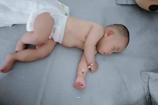 扬中宝宝总是摇头怎么回事